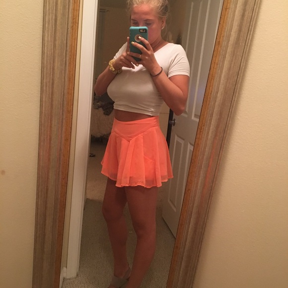 Shorts - Picture 2 of 3